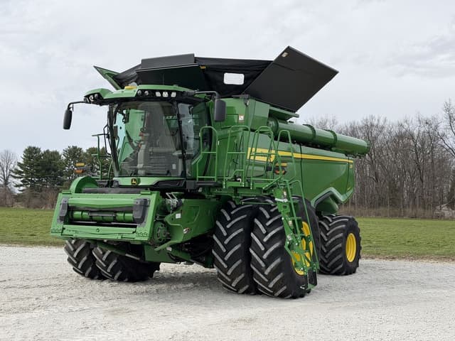Image of John Deere X9 1100 equipment image 1