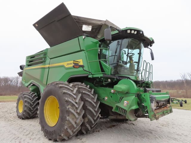 Image of John Deere X9 1100 equipment image 1