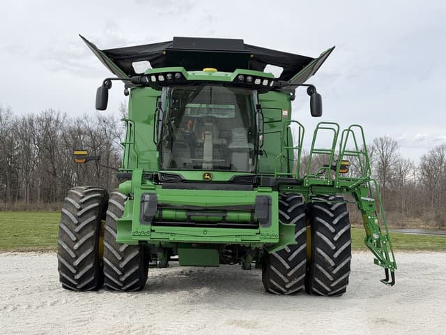 Image of John Deere X9 1100 equipment image 2
