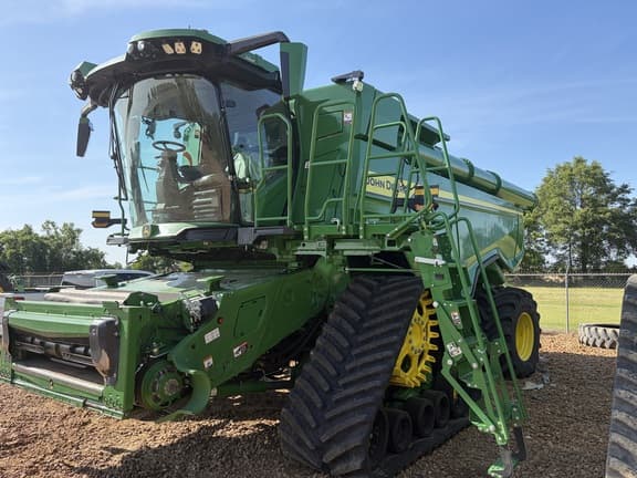 Image of John Deere X9 1100 equipment image 2