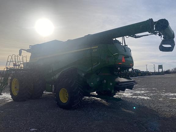 Image of John Deere X9 1100 equipment image 4