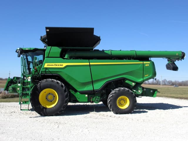 Image of John Deere X9 1100 equipment image 2