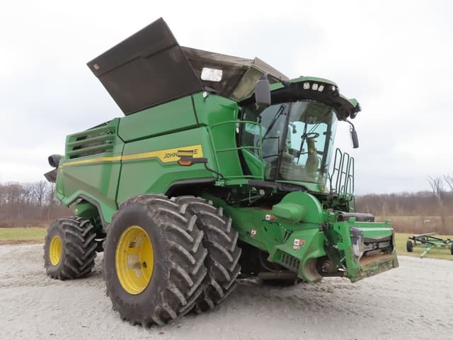 Image of John Deere X9 1100 equipment image 1