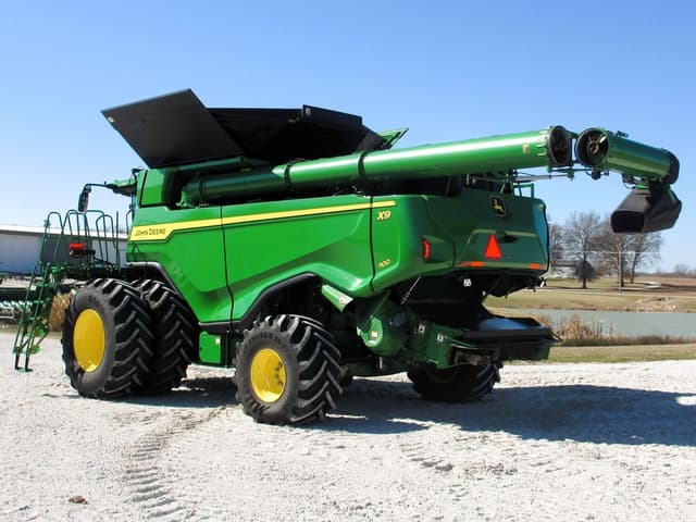 Image of John Deere X9 1100 equipment image 4