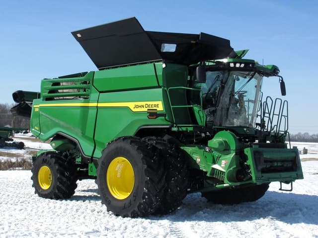 Image of John Deere X9 1100 equipment image 1
