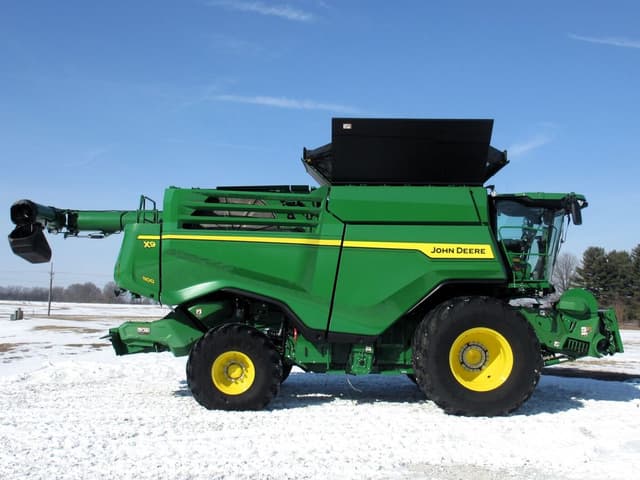 Image of John Deere X9 1100 equipment image 3