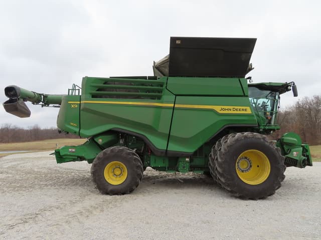 Image of John Deere X9 1100 equipment image 1