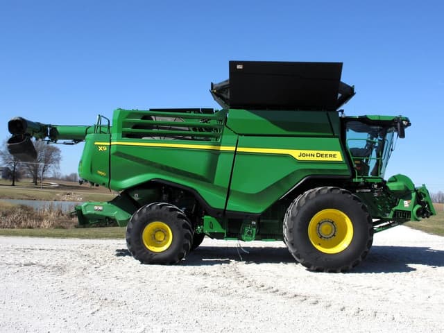 Image of John Deere X9 1100 equipment image 3