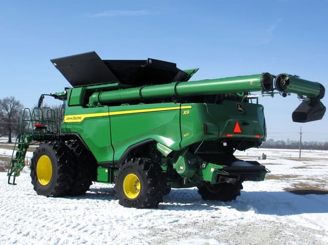 Image of John Deere X9 1100 equipment image 4