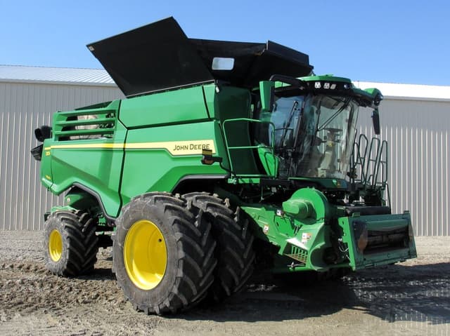 Image of John Deere X9 1100 equipment image 1