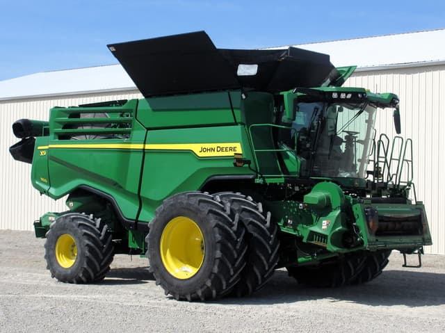 Image of John Deere X9 1100 equipment image 1