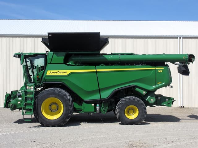 Image of John Deere X9 1100 equipment image 2