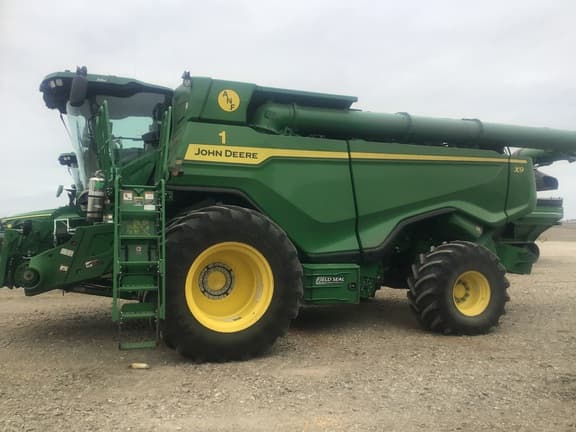 Image of John Deere X9 1100 equipment image 1