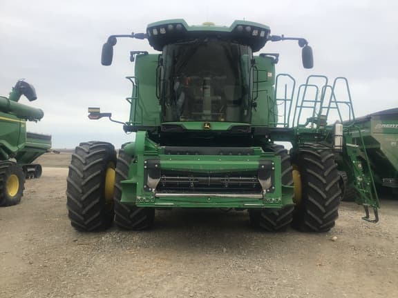 Image of John Deere X9 1100 equipment image 1