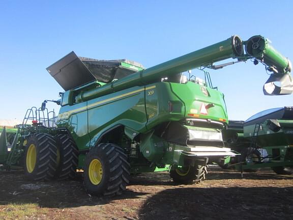 Image of John Deere X9 1100 equipment image 2