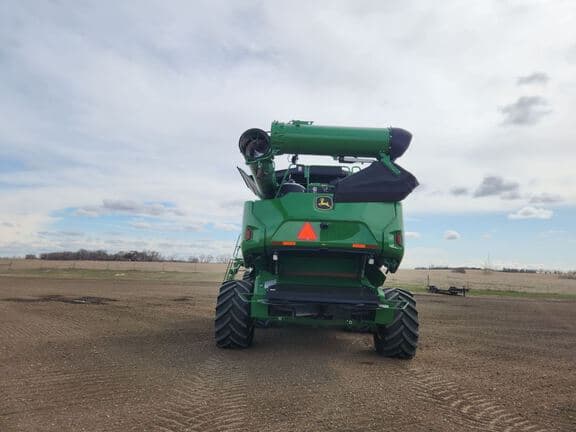 Image of John Deere X9 1100 equipment image 3