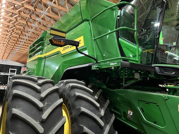 Image of John Deere X9 1100 equipment image 1