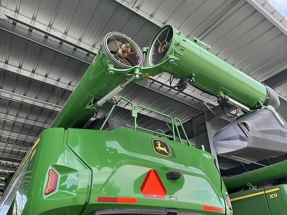 Image of John Deere X9 1100 equipment image 3