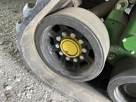 Image of John Deere X9 1100 equipment image 2