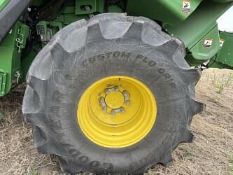 Image of John Deere X9 1100 equipment image 1