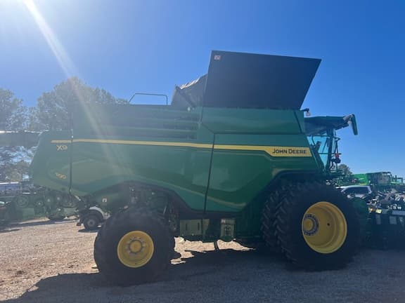 Image of John Deere X9 1100 equipment image 1