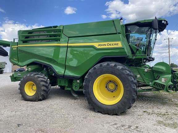 Image of John Deere X9 1100 equipment image 1