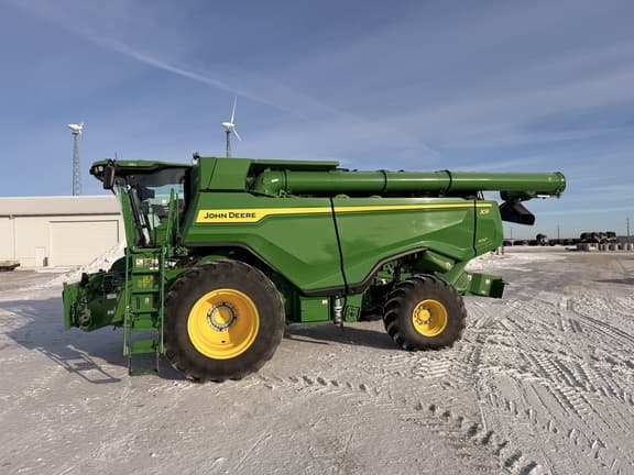 Image of John Deere X9 1100 equipment image 1