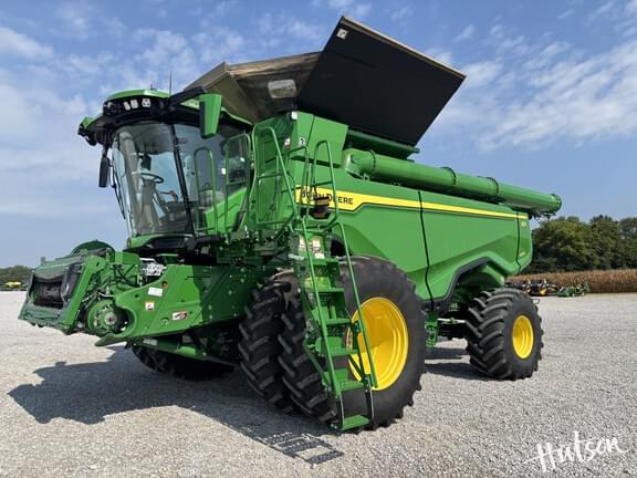 Image of John Deere X9 1100 equipment image 1