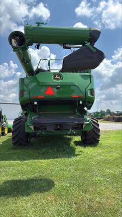 Image of John Deere X9 1100 equipment image 4