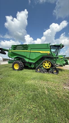 Image of John Deere X9 1100 equipment image 1