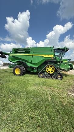 Image of John Deere X9 1100 equipment image 1