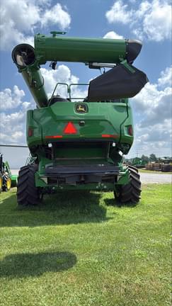 Image of John Deere X9 1100 equipment image 4