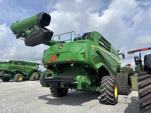Image of John Deere X9 1100 equipment image 2