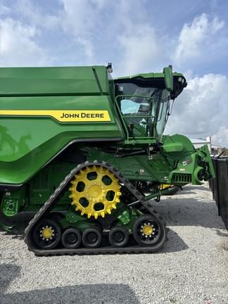 Image of John Deere X9 1100 equipment image 3