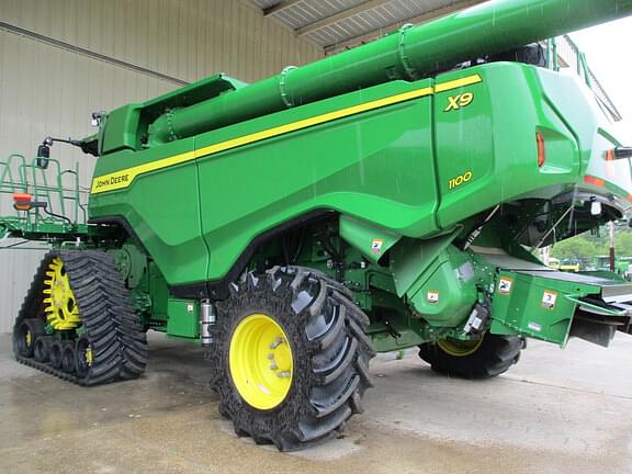 Image of John Deere X9 1100 equipment image 3
