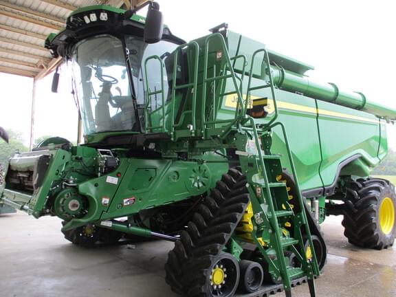 Image of John Deere X9 1100 equipment image 1