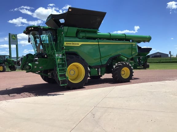 2024 John Deere X9 1100 Equipment Image0