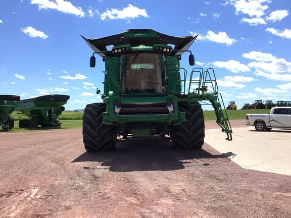 Image of John Deere X9 1100 equipment image 2