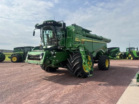 Image of John Deere X9 1100 equipment image 3