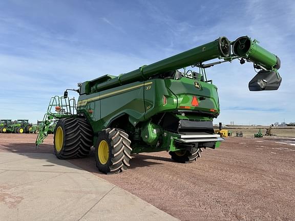 Image of John Deere X9 1100 equipment image 4