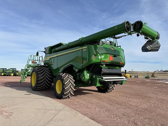 Image of John Deere X9 1100 equipment image 4