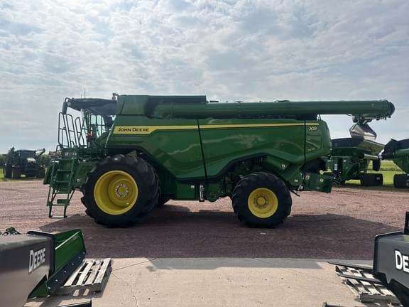 Image of John Deere X9 1100 equipment image 4
