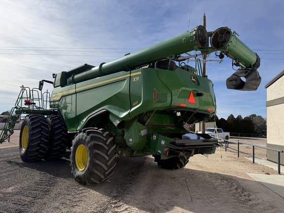 Image of John Deere X9 1100 equipment image 2