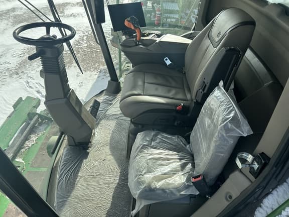 Image of John Deere X9 1100 equipment image 4