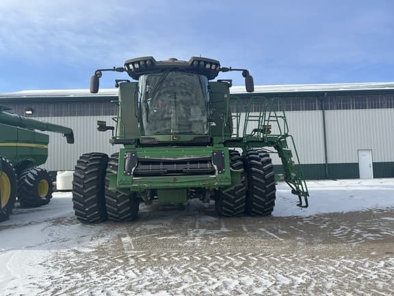 Image of John Deere X9 1100 equipment image 2