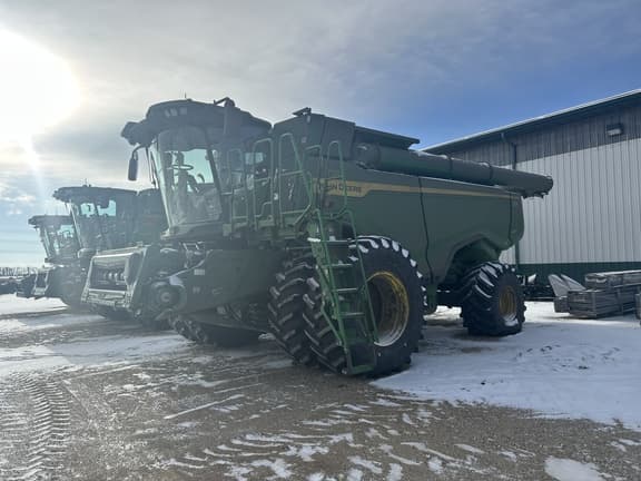 Image of John Deere X9 1100 equipment image 1