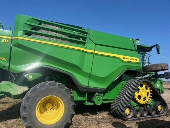 Image of John Deere X9 1100 equipment image 4