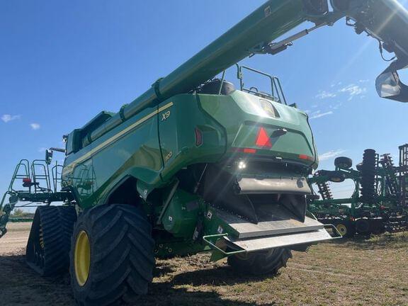 Image of John Deere X9 1100 equipment image 1