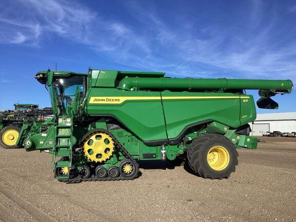 Image of John Deere X9 1100 equipment image 1