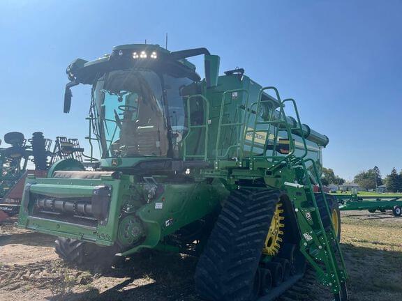 Image of John Deere X9 1100 equipment image 1